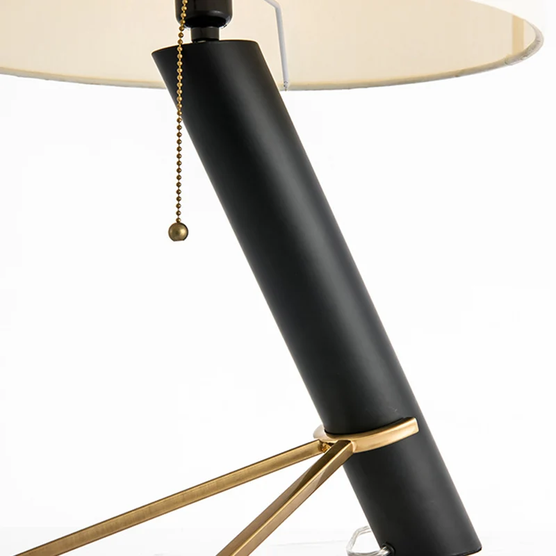 Minimalistische creatieve driepoot nachtlamp metaal 1 lamp slaapkamer tafellamp met trekketting zwart met ronde stoffen ka...
