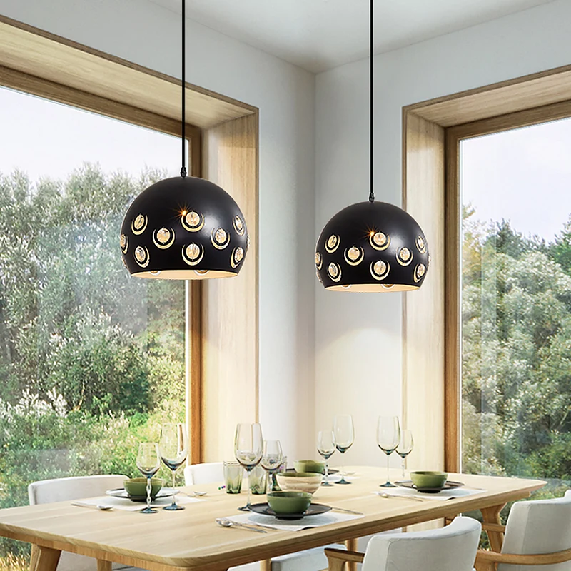 Minimalistische hanglamp met 1 kop en metalen kap, koepelvormige plafondophanglamp met zwarte afwerking Clearhalo