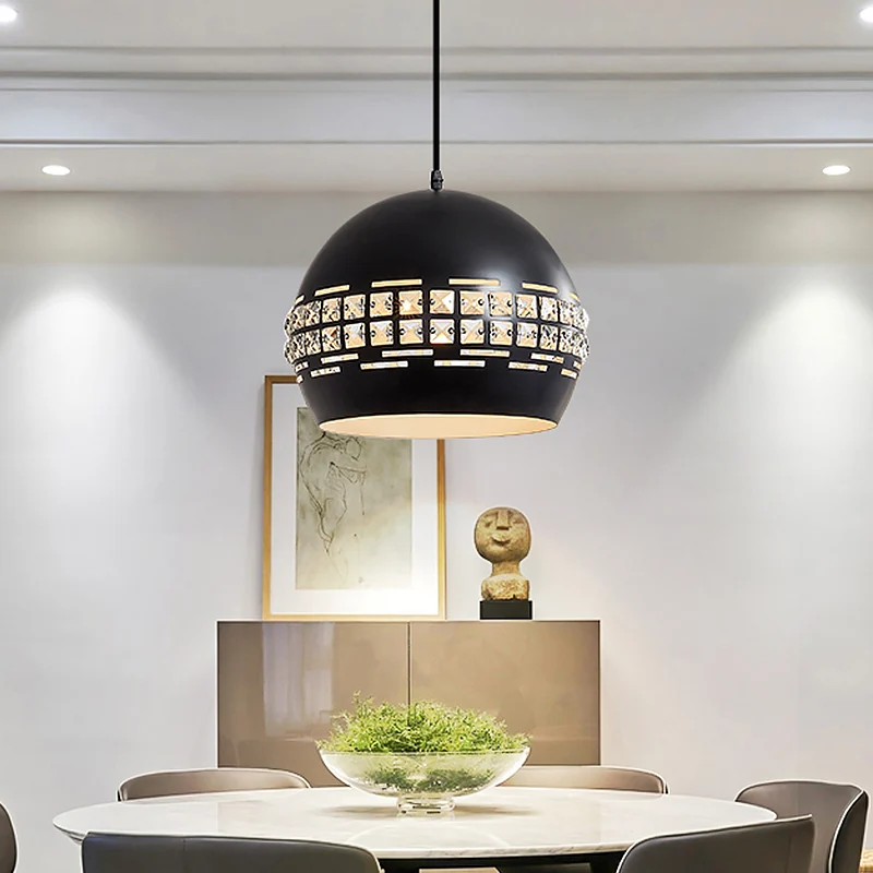 Minimalistische hanglamp met 1 kop en metalen kap, koepelvormige plafondophanglamp met zwarte afwerking Clearhalo