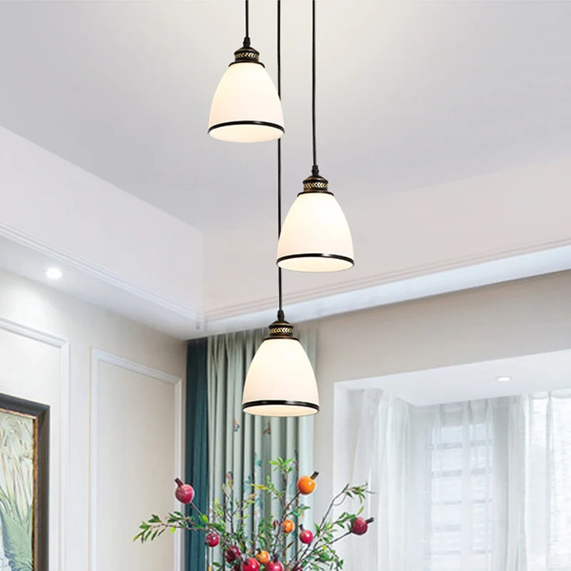 Minimalistische klokkenhanger, 3-lichts hanglamp van ivoorkleurig glas met ronde/lineaire luifel zwart Clearhalo