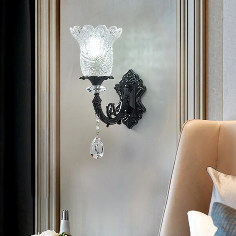 Minimalistische wandverlichting met 1/2 lamp en lampenkap van helder kristalglas, wandlamp met zwarte bloem Clearhalo