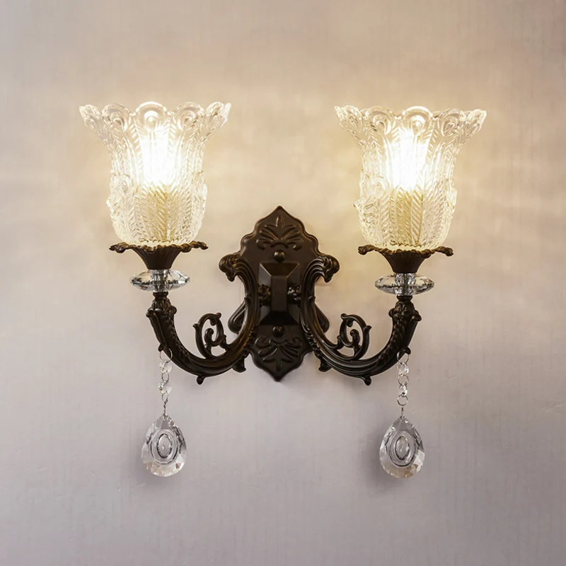 Minimalistische wandverlichting met 1/2 lamp en lampenkap van helder kristalglas, wandlamp met zwarte bloem Clearhalo