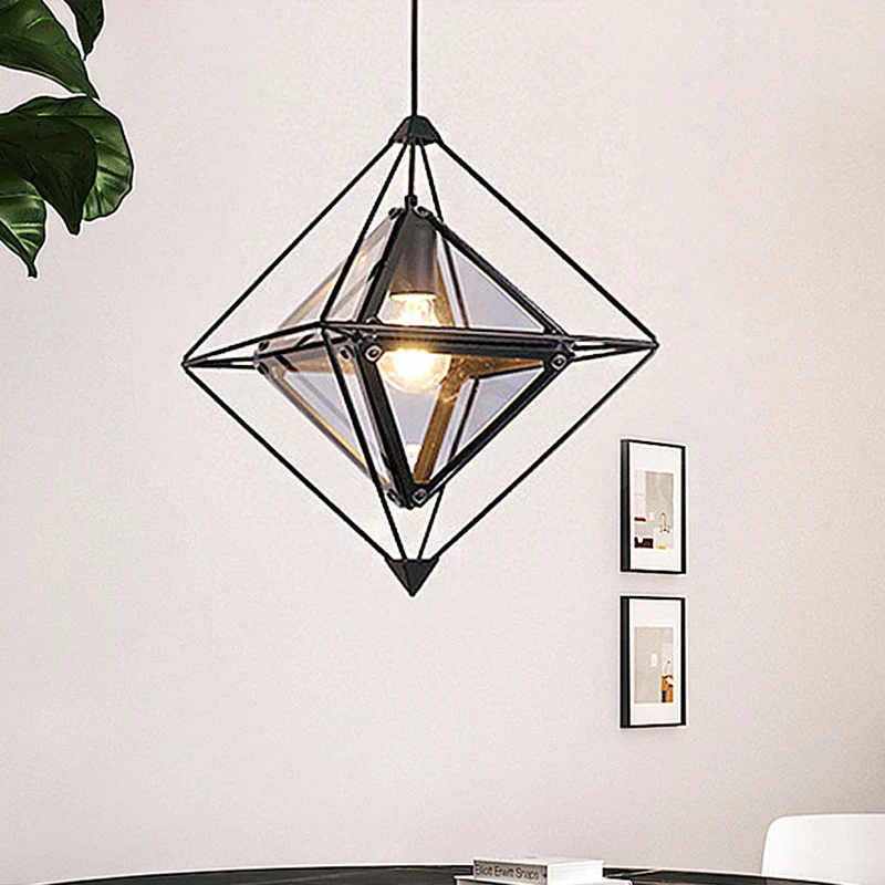 Moderne 1-lichts hanglamp met amber/rookgrijze glazen kap, veelhoekige plafondlamp met zwart/gouden frame Clearhalo