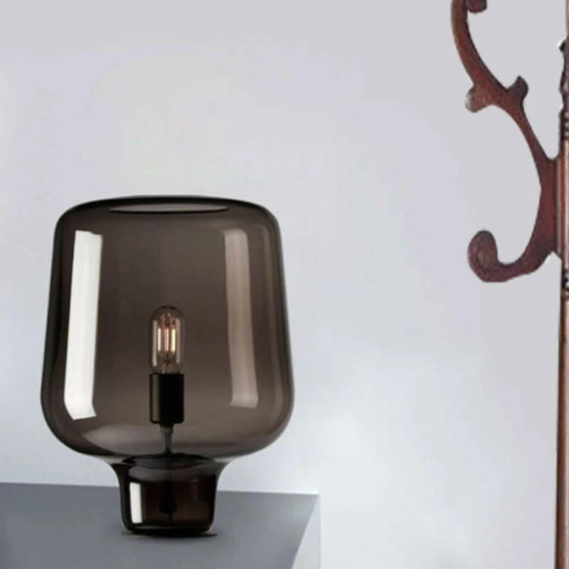 Moderne 1-lichts nachtlamp, zwarte omgekeerde fles tafellamp met rookgrijze glazen kap Clearhalo