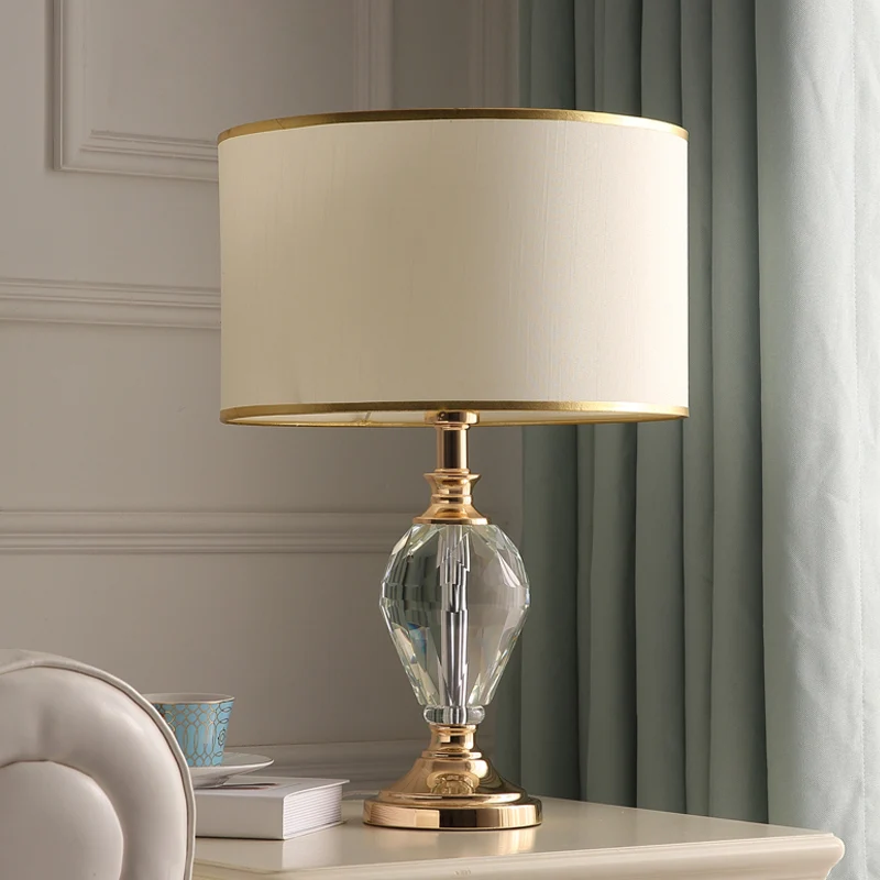 Moderne druppelvormige bureaulamp met afgeschuinde kristallen tafellamp met 1 kop wit met stoffen kap Clearhalo