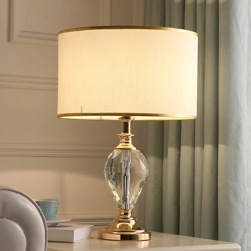 Moderne druppelvormige bureaulamp met afgeschuinde kristallen tafellamp met 1 kop wit met stoffen kap Clearhalo