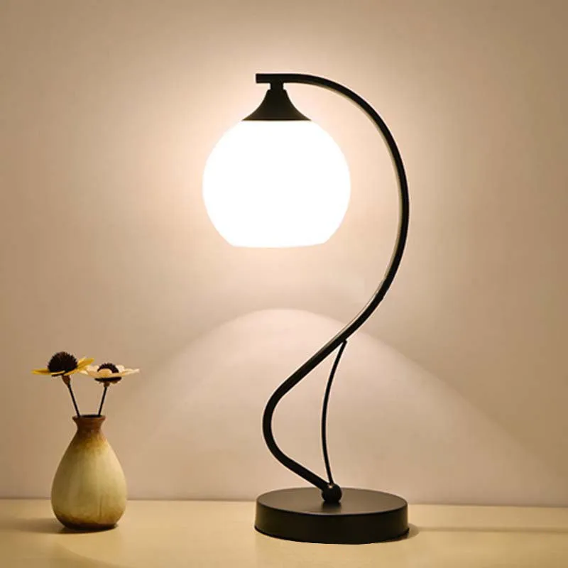 Moderne Globe Shade Task Lighting 1 lamp matglazen leeslamp zwart met voet Clearhalo