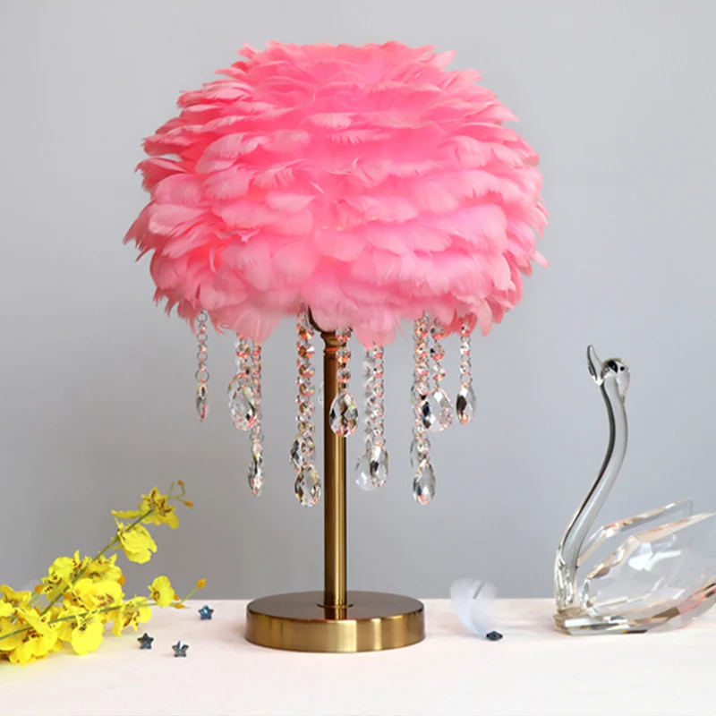 Moderne romantische koepelvormige tafellamp Feather 1-lichts nachtkastje met kristallen decor Clearhalo