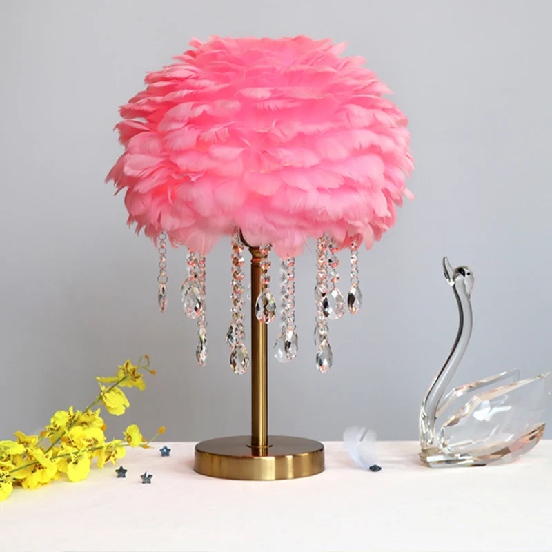 Moderne romantische koepelvormige tafellamp Feather 1-lichts nachtkastje met kristallen decor Clearhalo