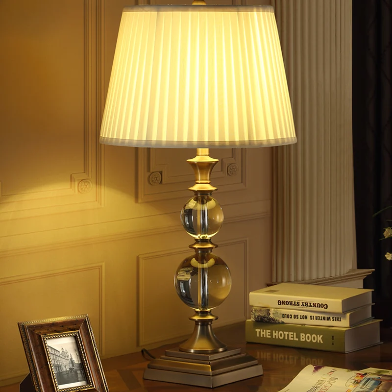 Modernistische bolvormige bureaulamp, handgeslepen kristal, 1-lamps nachttafellamp beige Clearhalo