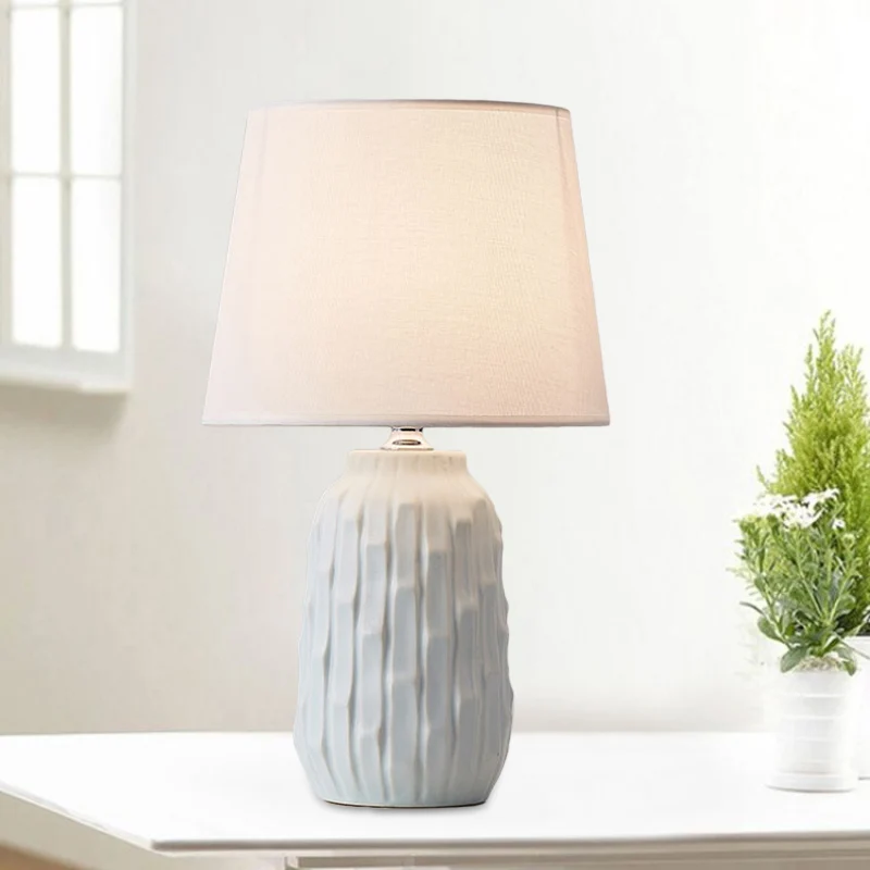 Modernistische conische tafellamp van stof, slaapkamer met 1 hoofd en cilindervormige keramische voet wit/roze/blauw Clear...