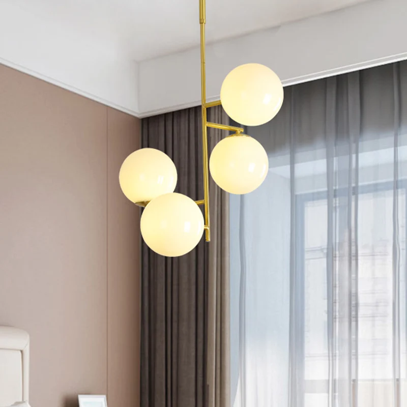 Modernistische hangende kroonluchter met 4 hoofden, gouden bol, plafondhanglamp met melkachtige glazen kap Clearhalo