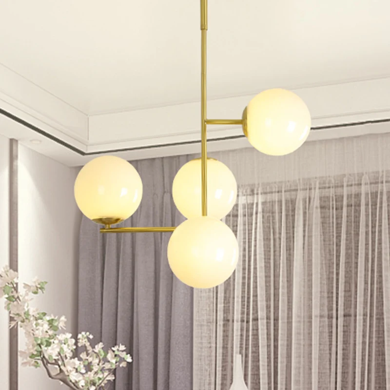 Modernistische hangende kroonluchter met 4 hoofden, gouden bol, plafondhanglamp met melkachtige glazen kap Clearhalo