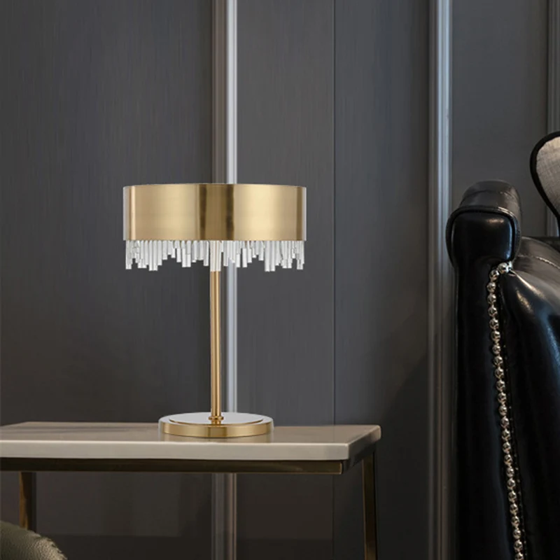 Modernistische kristallen bureaulamp met 1 kop, gouden cilindernachttafellamp met metalen kap Clearhalo