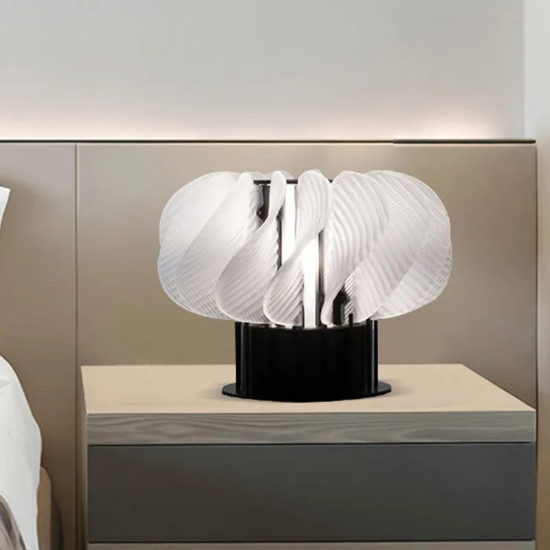 Modernistische LED-tafellamp met gebogen paneel van acryl wit en zwart met spiraalvormig ontwerp Clearhalo