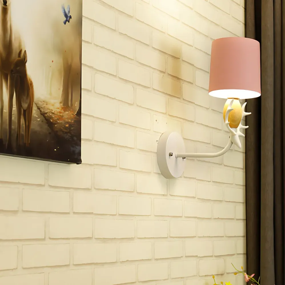 Mooie wandlamp met hertenkop en cilinderkap, metalen enkelvoudige schanslamp voor kinderslaapkamer Clearhalo