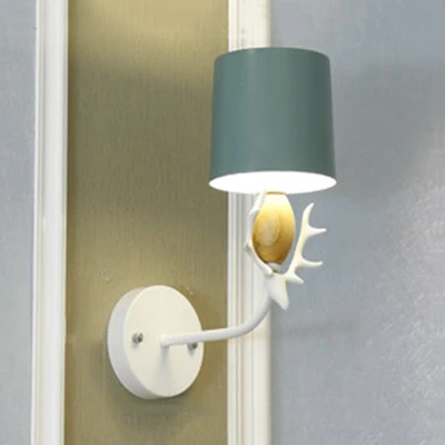 Mooie wandlamp met hertenkop en cilinderkap, metalen enkelvoudige schanslamp voor kinderslaapkamer Clearhalo