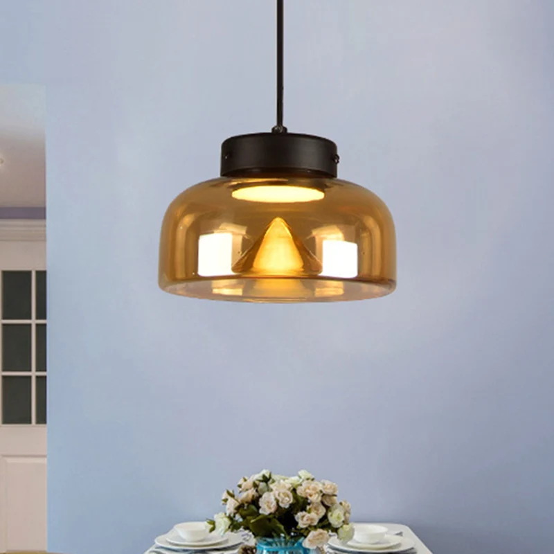 Nachtkastje LED-downlighting Postmoderne zwarte hanglamp met amberkleurige glazen kap Clearhalo