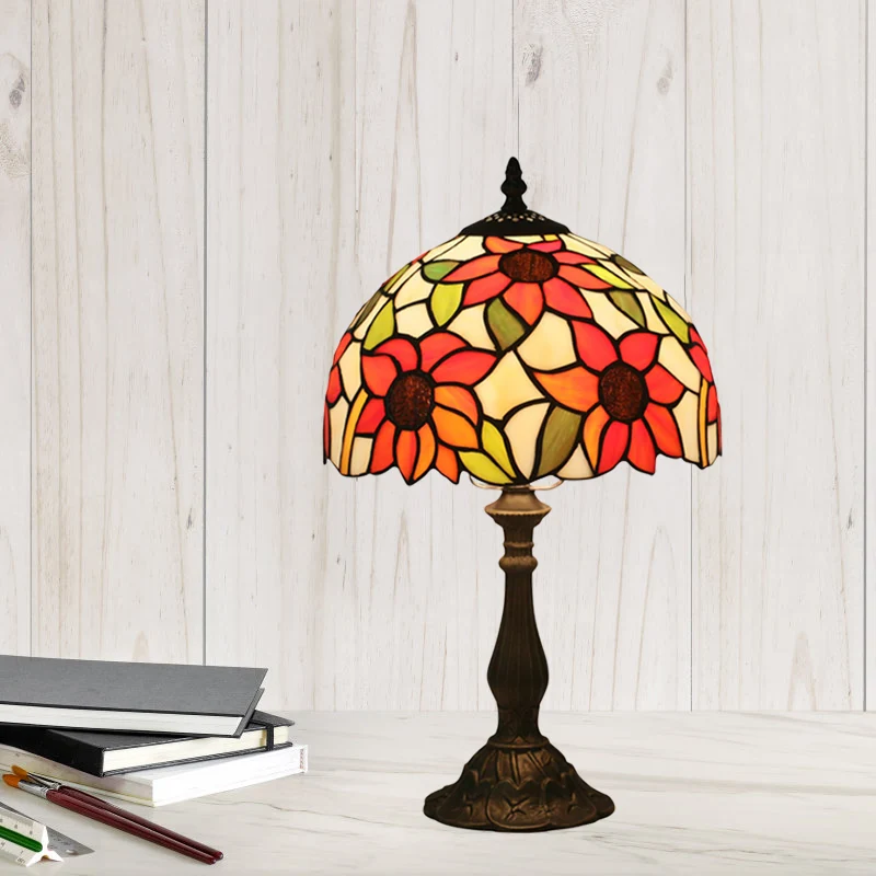 Nachtkastje met 1 kop, verlichting Victoriaans brons, nachtlampje met zonnebloemmotief en komvormige glazen kap Clearhalo