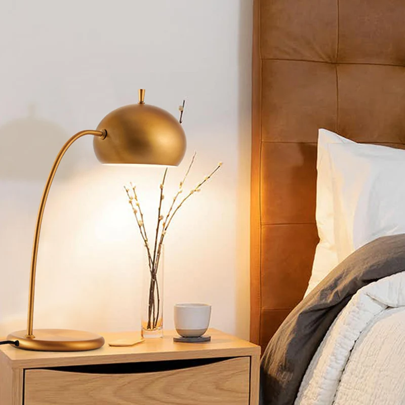 Nachtkastje met metalen koepel Licht modernisme 1-lichts messing nachtkastje Verlichting voor slaapkamer Clearhalo