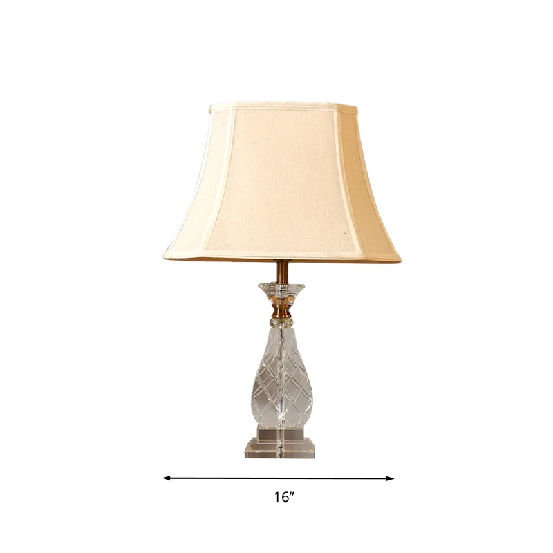1 nachtlampje van lichte stof, traditionalisme, beige panelen, nachtkastje met bel, slaapkamer, met kristallen voet Clearhalo