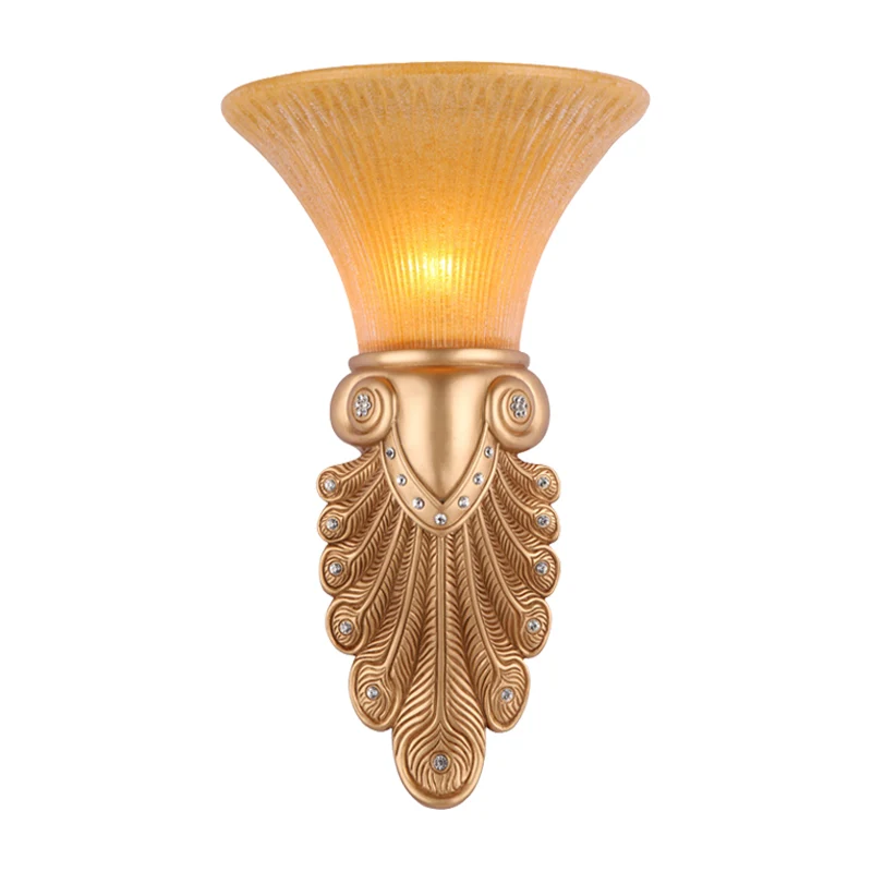 Omgekeerde bel slaapkamer wandlamp magazijn opaal gecanneleerd glas 1-lamp gouden wandkandelaar verlichting met pauwenveer...