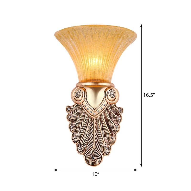 Omgekeerde bel slaapkamer wandlamp magazijn opaal gecanneleerd glas 1-lamp gouden wandkandelaar verlichting met pauwenveer...