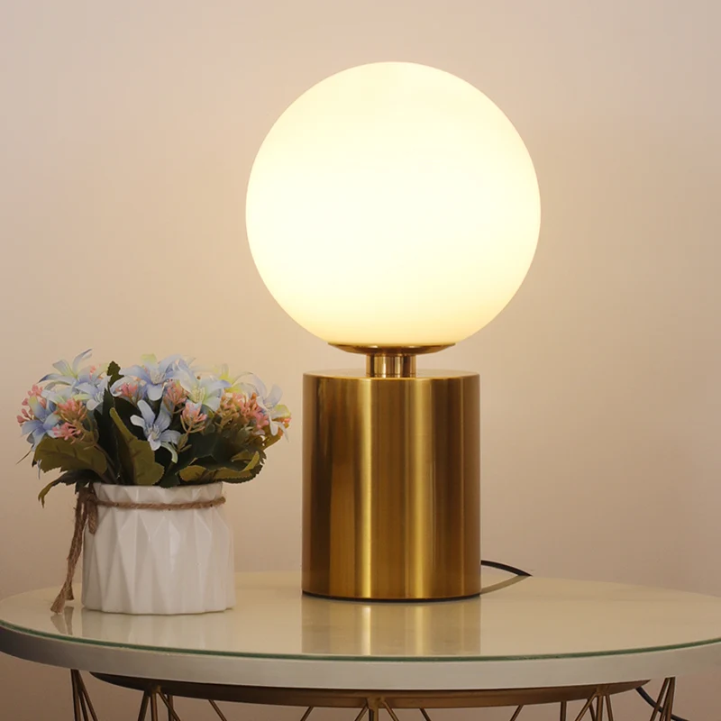 Opaal glazen bol nachtlamp postmodern 1 kop goud metalen tafelverlichting voor woonkamer Clearhalo