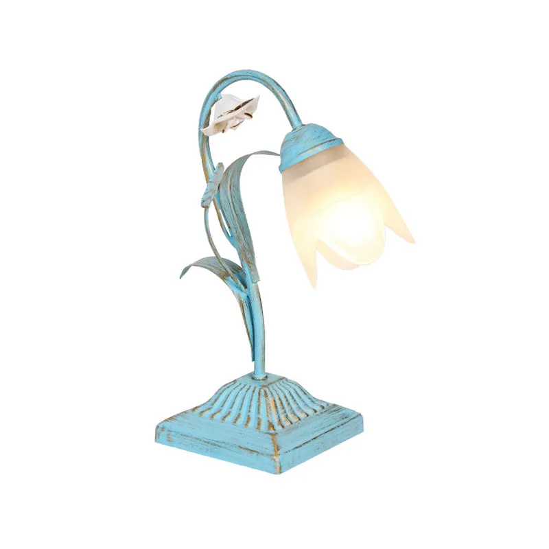 Pastoraal bloemen nachtkastje licht 1-lamps metalen nachtkastje verlichting blauw/roze voor studeerkamer Clearhalo