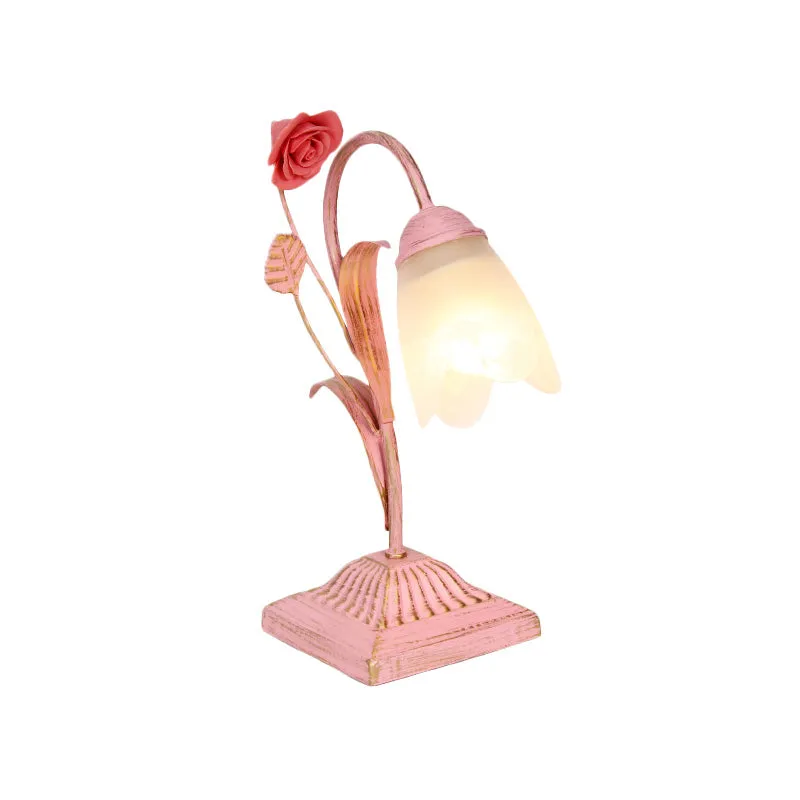 Pastoraal bloemen nachtkastje licht 1-lamps metalen nachtkastje verlichting blauw/roze voor studeerkamer Clearhalo