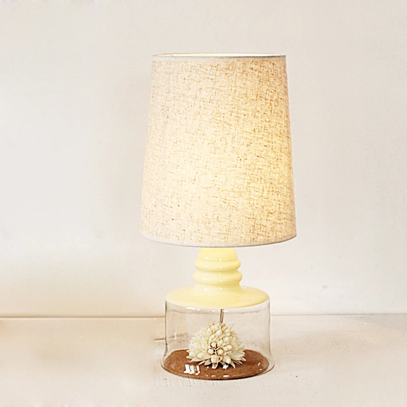 Pastorale Emmer Tafellamp 1-lamps stoffen nachtlampje helder/blauw/zwart met gedroogde bloemen en glazen voet Clearhalo