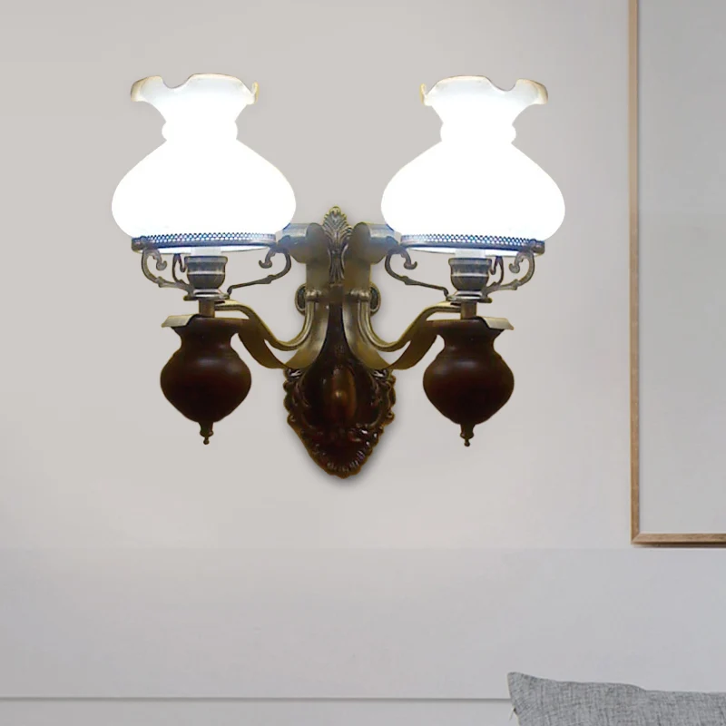 Pastorale handgemaakte kruik wandkandelaar 1/2-kop opaline geribbeld glas wandmontage lichtarmatuur brons Clearhalo