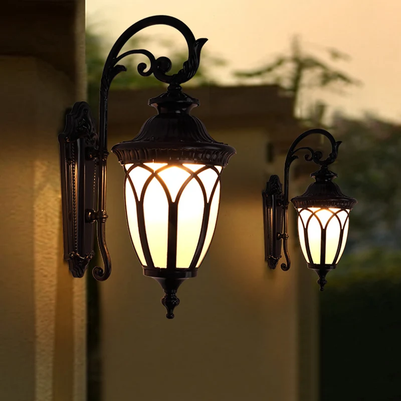 Paviljoen Binnenplaats Wandverlichtingsarmatuur Boerderij Crème Glas 1-lichts Zwart/Brons Blaker Clearhalo