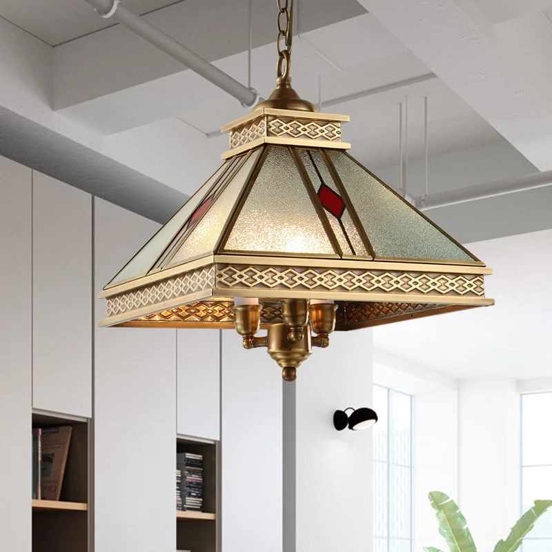 Piramidevormige slaapkamerplafondkroonluchter Retro matglas 3 lichts gouden hanglampset Clearhalo