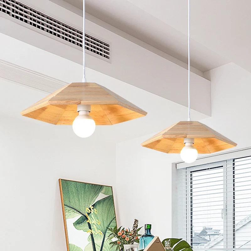 Plafondlamp met geribbelde flare, eenvoudige houten 1-lichts beige hanglampset boven tafel Clearhalo