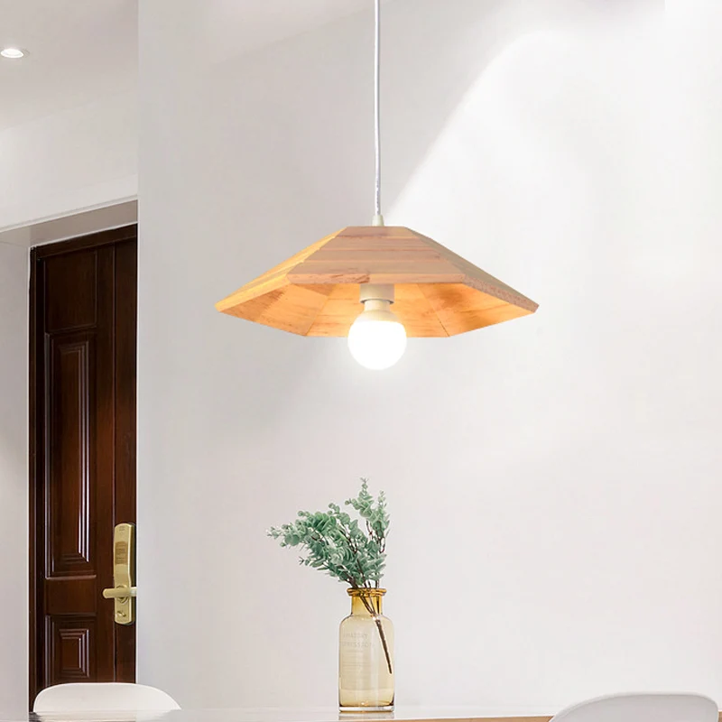 Plafondlamp met geribbelde flare, eenvoudige houten 1-lichts beige hanglampset boven tafel Clearhalo