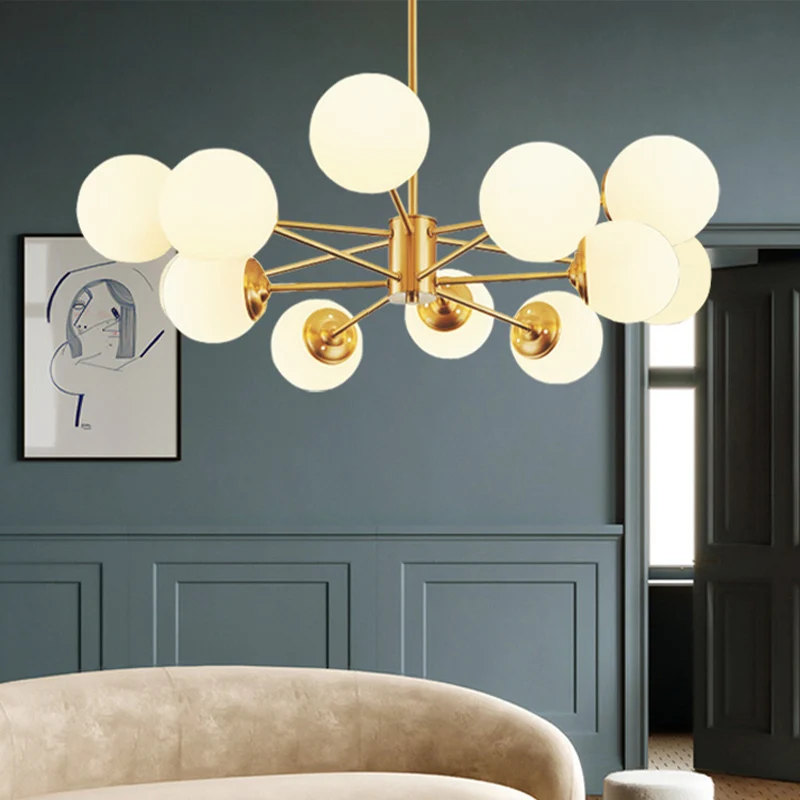Radiaal hangende kroonluchter Scandinavische metalen woonkamer hanglamp met bal crèmekleurige glazen kap messing Clearhalo
