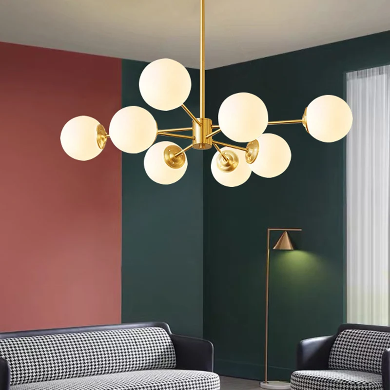 Radiaal hangende kroonluchter Scandinavische metalen woonkamer hanglamp met bal crèmekleurige glazen kap messing Clearhalo