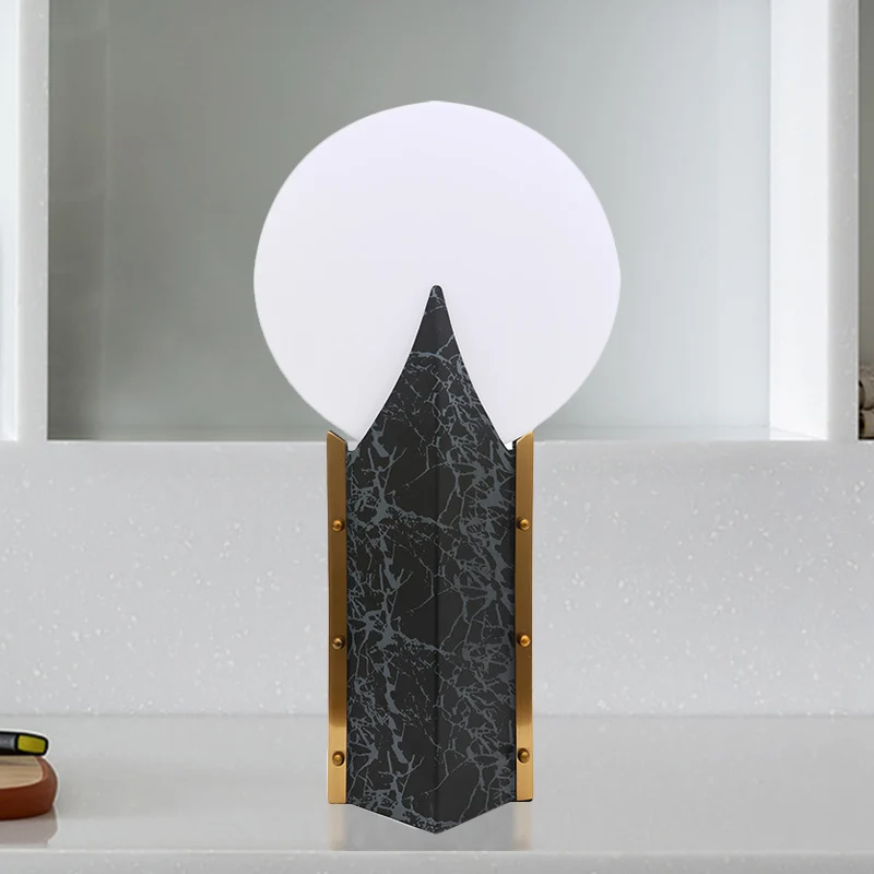 Rond paneel acryl nachtkastje licht modern 1-lichts zwarte creatieve tafellamp met roestvrijstalen voet Clearhalo