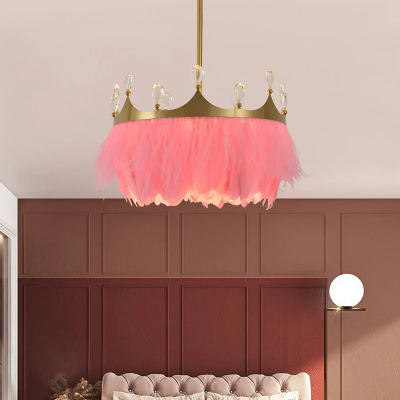 Ronde hanglamp voor de slaapkamer Feather 1-lamp Simplicity hanglamp met kristal en kroondecor goud Clearhalo