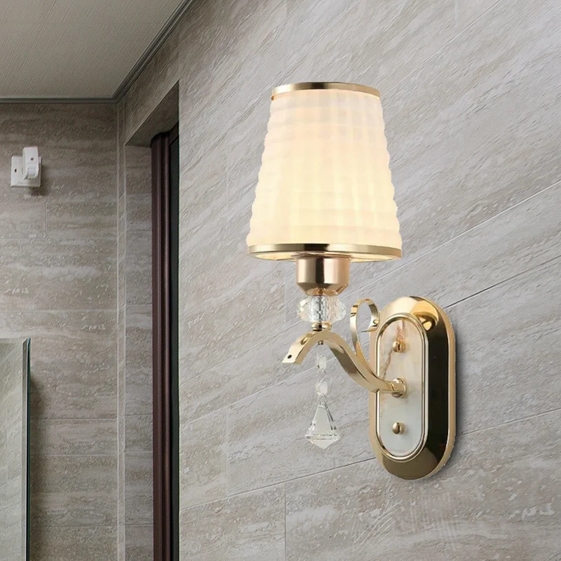 Roosterglas Gouden Wandverlichting Kegel Enkel licht Vintage LED-wandlamp met kristallen accent Clearhalo