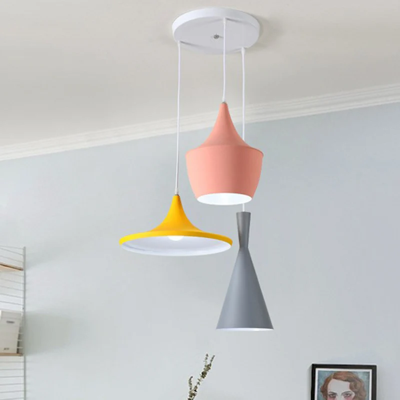 Schaduwrijke hangende verlichting Minimalistische metalen 3-kops roze-gele multi-lichthanger Clearhalo
