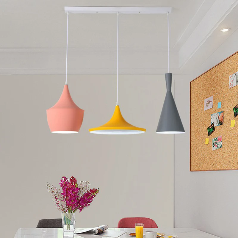 Schaduwrijke hangende verlichting Minimalistische metalen 3-kops roze-gele multi-lichthanger Clearhalo