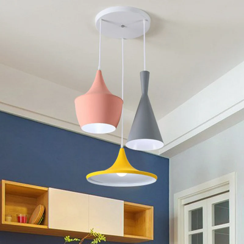 Schaduwrijke hangende verlichting Minimalistische metalen 3-kops roze-gele multi-lichthanger Clearhalo