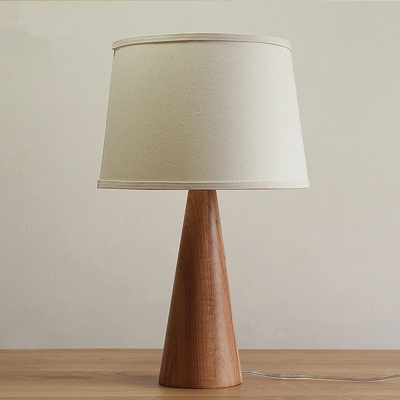 Schaduwrijke stoffen tafellamp Modern 1-lamps witte nachtkastjelamp, conische bruine houten voet Clearhalo