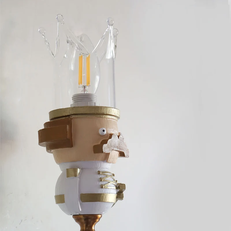 Single Light King Sconce Light met helder kristal Cartoon hars Sconce Lamp wit voor trapfoyer Clearhalo