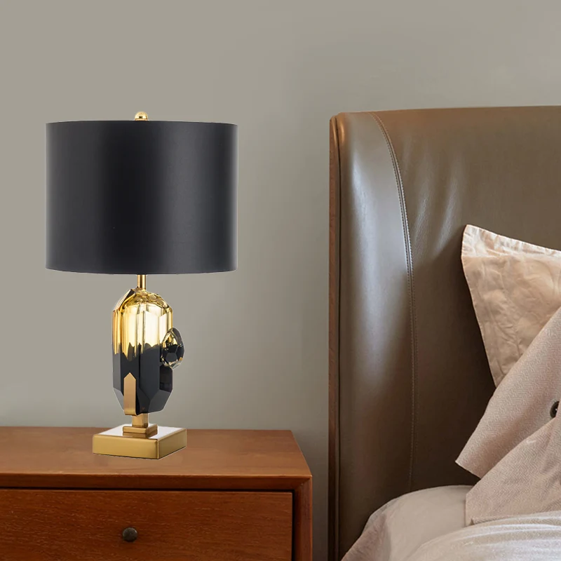 Slaapkamernachttafellamp met 1 lamp, modernistische gouden bureaulamp met trommelzwarte stoffen kap Clearhalo