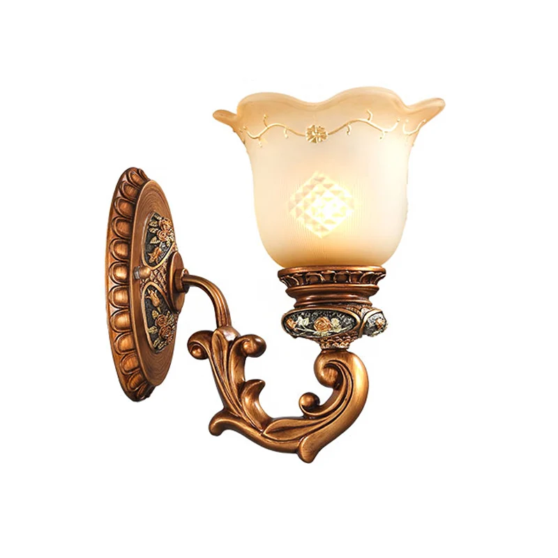Slaapkamerwandverlichtingsset met geschulpte rand Traditionele crèmekleurige wandkandelaar van messing met 1 licht Clearhalo