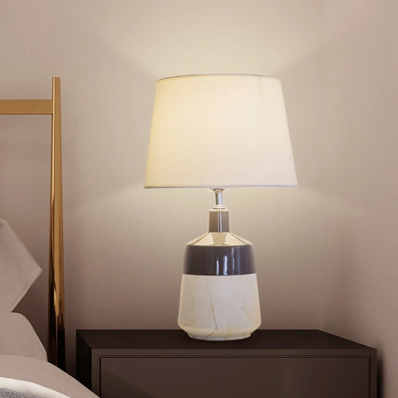 Stoffen drumtafelverlichting Eigentijdse 1-koppige nachtlamp wit voor nachtkastje met keramische voet Clearhalo