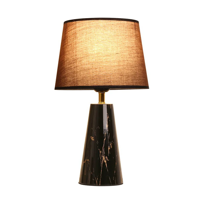 Stoffen taps toelopende nachtkastlamp Nordic tafellamp met 1 lamp en conisch marmeren voetstuk Clearhalo